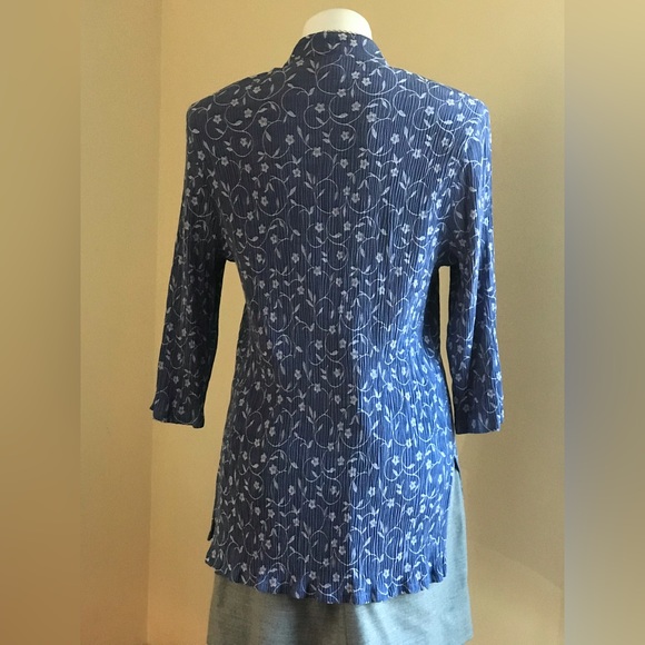 Drapers and Damons Blue /White Embroidered Flowers Collared Button Top Size P XL - Picture 4 of 12